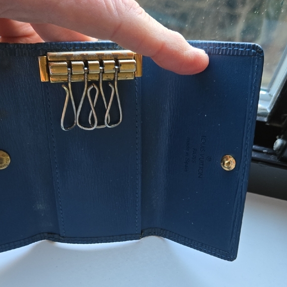Louis Vuitton Vintage  Cobalt Blue Epi Leather  Key Holder with Gold Button - Picture 3 of 9